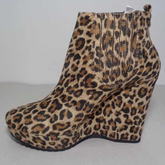 BCBG BCBGeneration Size 5.5 M VANCE Leopard Print Wedge Boots New Women's Shoes - Picture 7 of 13